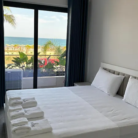 شقة Beachfront Modern With Panoramic Sea View أوريكوم