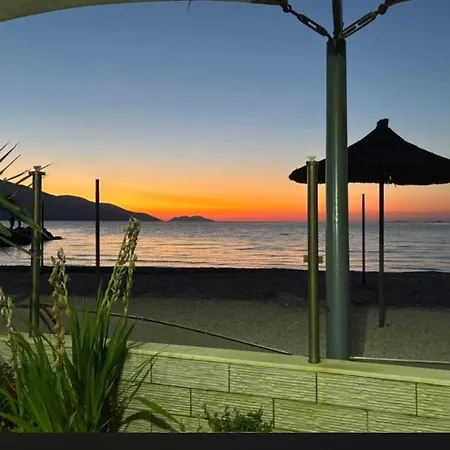 Beachfront Modern With Panoramic Sea View Апартаменты *