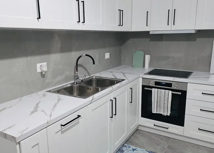 Beachfront Sleeps 4 Orikum